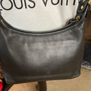 COACH BLACK LEATHER SHOULDER BAG WITH GOLD TONE HARDWARE